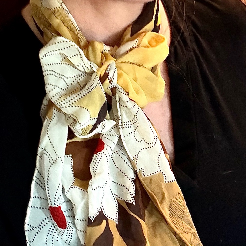 NWT Vintage Banana Republic Silk Scarf with Magnolia Print 65”x10”